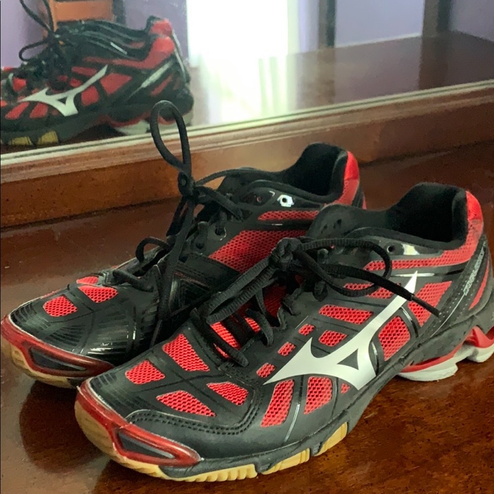 Mizuno volleyball sneakers